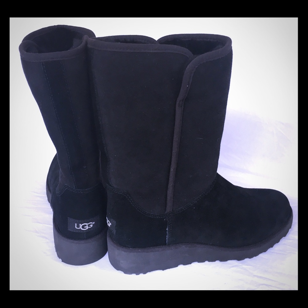 UGG Boots NWOT size 9.
